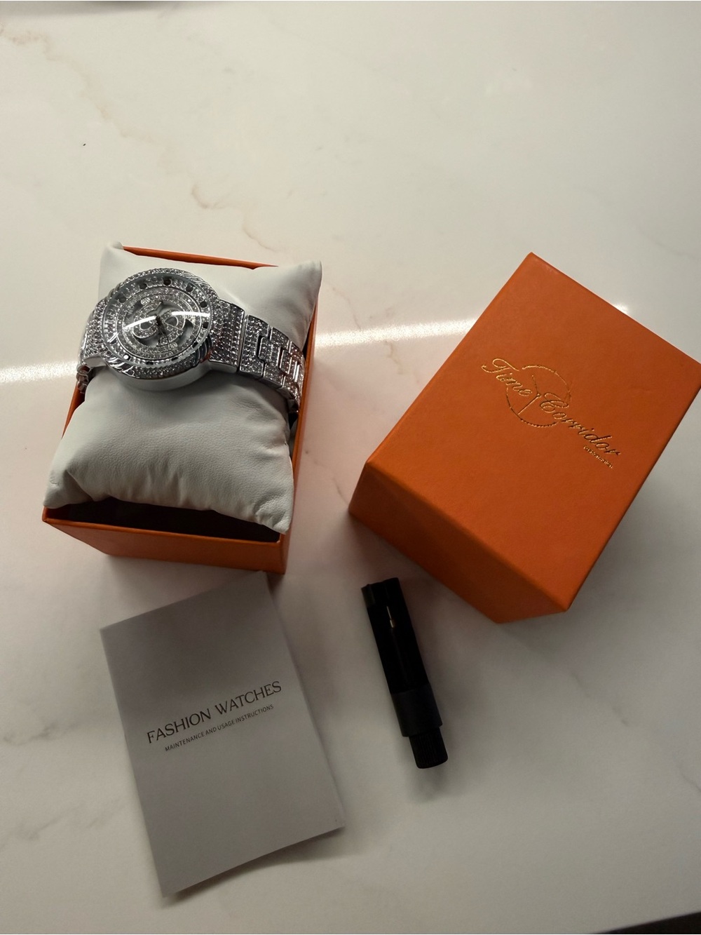 Silver Crystal Men's Fashion Watch - sparkling brand new